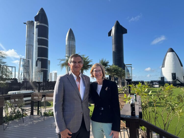 Visita gobernador Américo Villarreal empresa SpaceX en Texas