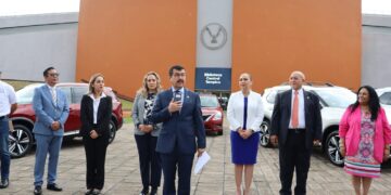 Rector de la UAT entrega equipamiento de vehículos a las facultades de la zona sur