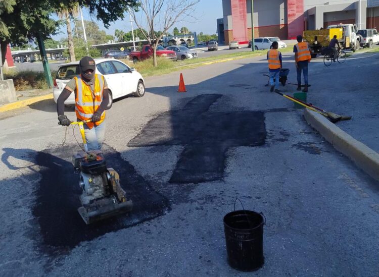 Llega programa de bacheo a diez colonias de Victoria.
