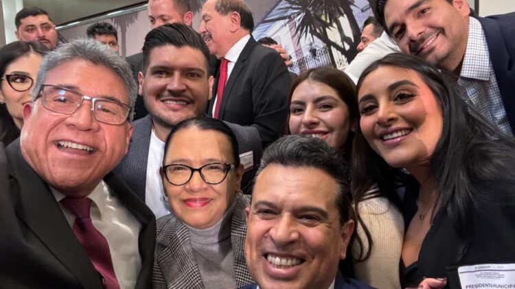 Se reúnen alcaldes del país en SEGOB para hablar del programa 100 puntos de la presidenta Sheinbaum.