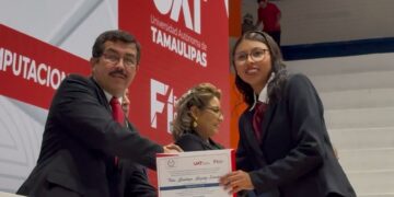 Dámaso Anaya preside graduación de egresados de ingeniería de la UAT en Tampico