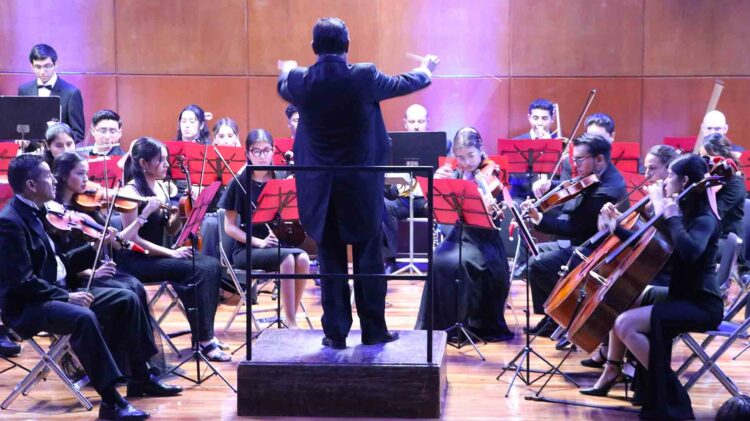 La Orquesta de Cámara de la UAG deslumbra con El Cascanueces