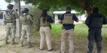 En Soto la Marina SEDENA y Guardia Estatal catean casa y encuentran bolsas con hierba verde con características similares a la marihuana