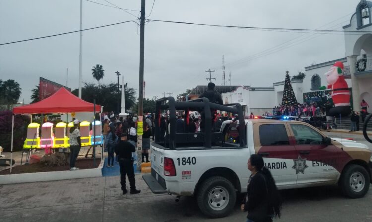 En Llera Guardia Estatal brinda seguridad durante encendido del pino
