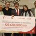 Entrega rector apoyos a estudiantes de la UAT en Nuevo Laredo