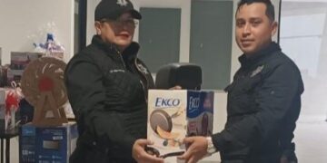 Guardia Estatal en Tampico celebra Navidad con almuerzo y regalos