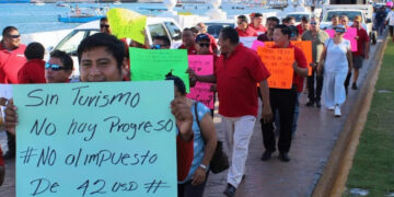 Comerciantes de Cozumel rechazan incremento en derecho a pasajeros de cruceros: “pondrá en riesgo economías locales y negocios familiares”