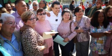 Agradecen vecinos obra pública en colonia del Maestro.
