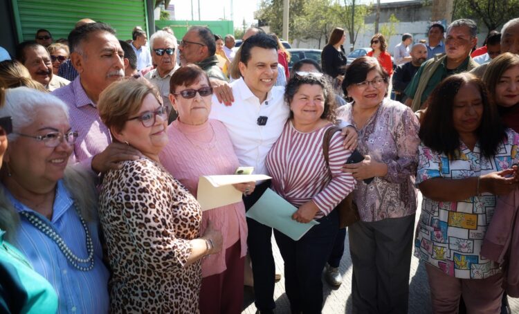 Agradecen vecinos obra pública en colonia del Maestro.