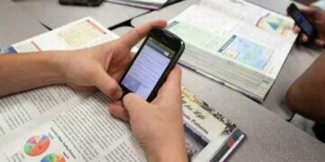 Ya aplican en Tamaulipas prohibición de uso de celulares a estudiantes en escuelas