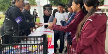 Guardia Estatal de Género imparte pláticas a jóvenes de secundaria en Soto la Marina