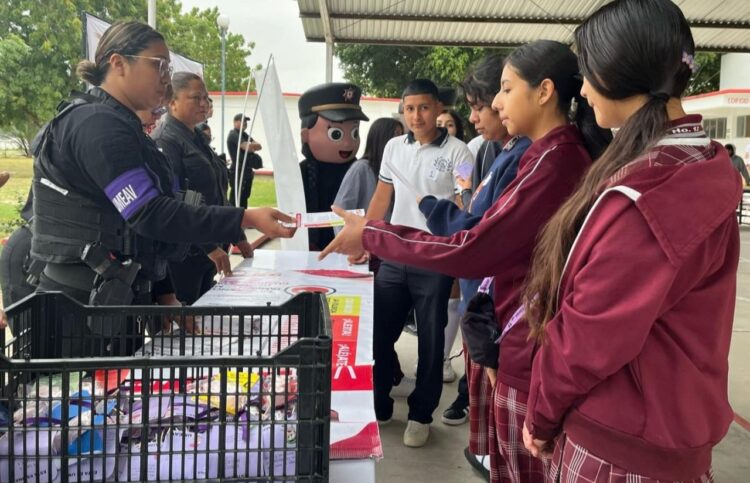 Guardia Estatal de Género imparte pláticas a jóvenes de secundaria en Soto la Marina