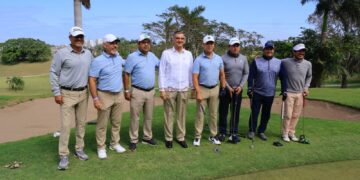 Premia gobernador Américo Villarreal a ganadores de Torneo de Golf DIF Tampico 2025