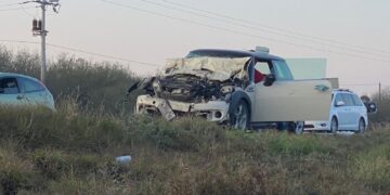 Fuerte accidente en la carretera Ciudad Victoria-Jaumave deja una camioneta volcada