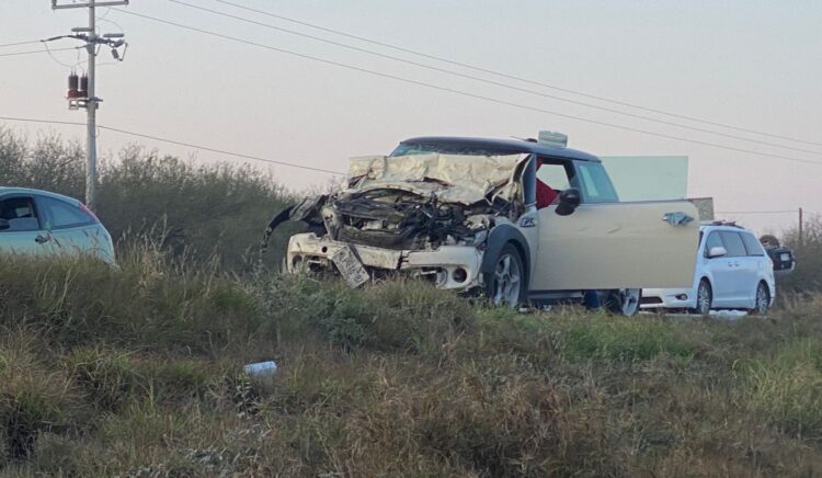 Fuerte accidente en la carretera Ciudad Victoria-Jaumave deja una camioneta volcada