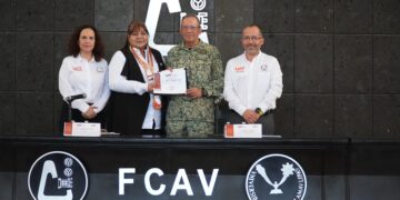 El Gral. Enrique García Jaramillo da conferencia en la UAT sobre seguridad nacional