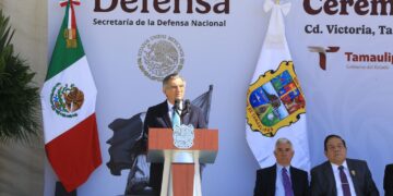 Preside gobernador Américo Villarreal ceremonia del Día de la Bandera