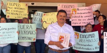 Trabajadores del Hospital Regional de Alta Especialidad protestan por falta de insumos y pagos pendientes