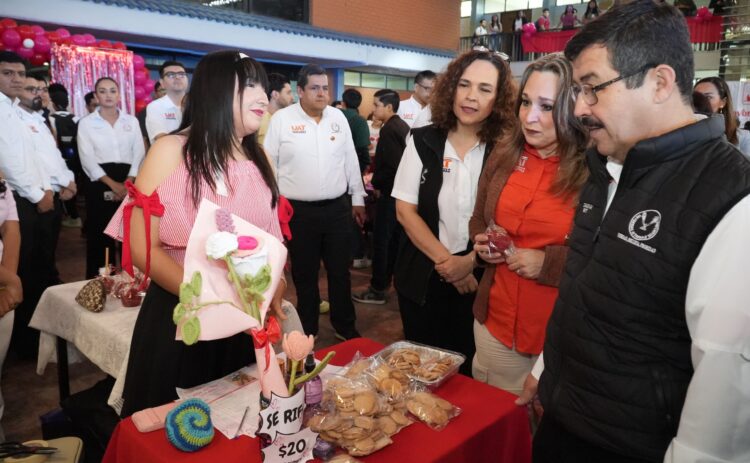 Rector de la UAT y universitarios conviven en jornada estudiantil