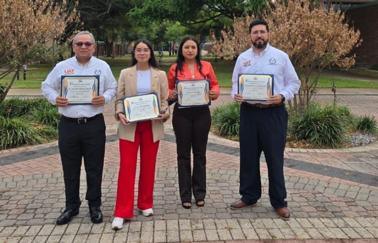 Estudiantes de la UAT destacan en simposio de educación en el South Texas College