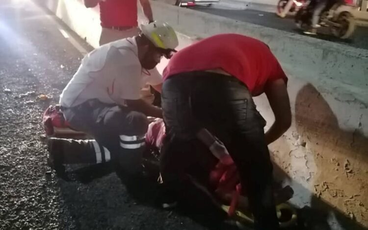 Impactante accidente en el puente Tampico: camioneta embiste carreta y deja tres heridos, incluido el caballo