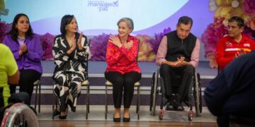 DIF Tamaulipas, Vida Independiente y Oxxo entregan sillas de ruedas a personas con discapacidad