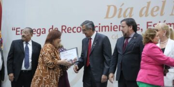 El magisterio es el eje y futuro del país: Américo