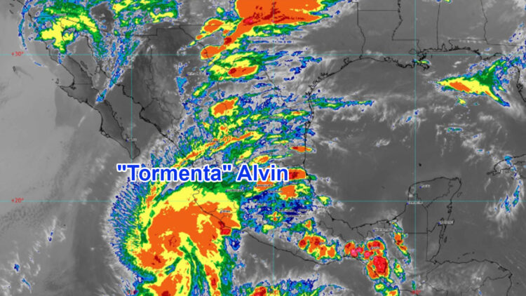“Tormenta Alvin azota costas del Pacífico y causa lluvias en el centro”
