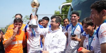 Recibe rector a los Correcaminos campeones de la Liga Premier