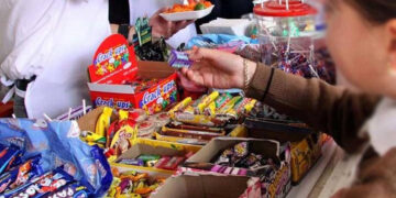 “¡No debemos ceder a los lloriqueos!”: Yuriria Iturbe defiende eliminación de comida chatarra en escuelas