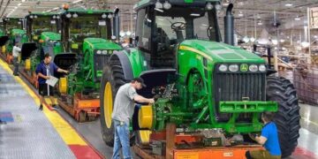 John Deere Anuncia Despidos: 610 Empleados Afectados en Illinois e Iowa