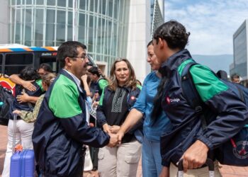 Estudiantes de la UAT inician estancia académica en Canadá