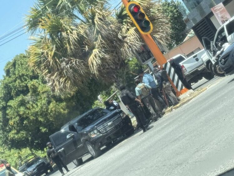 🚨 Elementos policiales intimidan a reporteros durante confuso operativo en Cd. Victoria 🎥