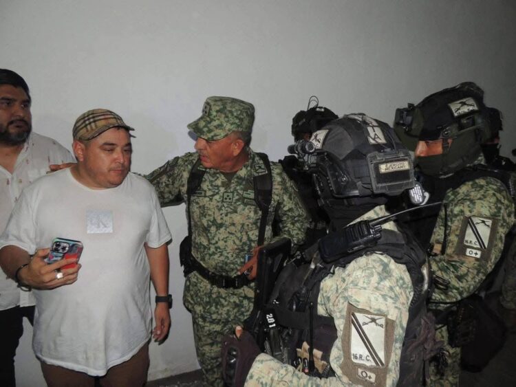 Militares son acusados de robo en Nuevo Laredo; ciudadanos los enfrentan y exigen justicia