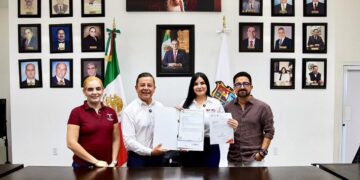 Otorgan escrituras de la Presidencia Municipal de Díaz Ordaz tras casi 50 años sin certeza jurídica