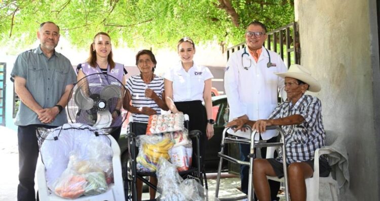 Brinda DIF Victoria atención al llamado de matrimonio de adultos mayores.