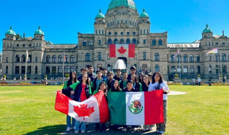 Estudiantes del CeINA UAT viven experiencia cultural en Canadá