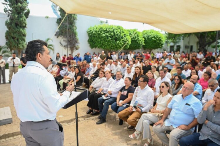 Une esfuerzos Municipio con Michou y Mau en la prevención de quemaduras.