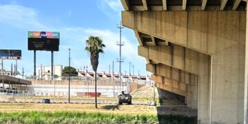 Tanquetas de EE.UA apuntando a México desatan protesta binacional en Nuevo Laredo