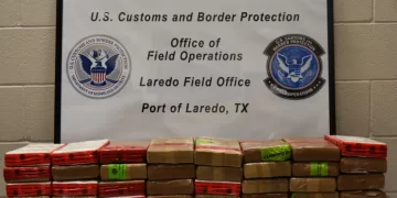 🚨 ¡Frambuesas con sorpresa! Detectan casi un millón en cocaína en cruce fronterizo de Laredo