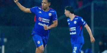 ¡Larcamón ya ruge! Cruz Azul humilla al León,4-1.