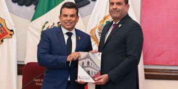 Entrega Lalo Gattás informe por escrito al Cabildo de Victoria.
