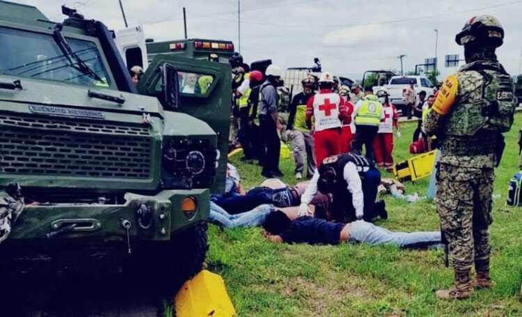 ¡Brutal choque y volcadura de blindado militar en Ciudad Victoria deja más de 10 lesionados!