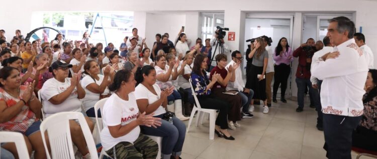 Atiende Américo demandas de las mujeres despicadoras en Tampico