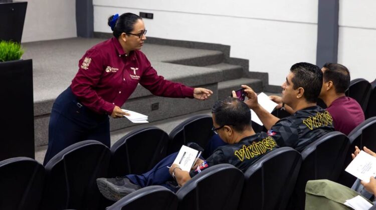 Cumple comunidad deportiva con capacitación en zona centro