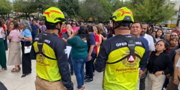 Más de dos mil trabajadores participan en simulacro nacional en Torre Bicentenario