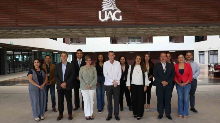 Impulsan universidades mejoras en prácticas y servicio social de alumnos