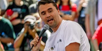 Charlie Kirk, aliado de Trump, muere baleado en evento en Utah