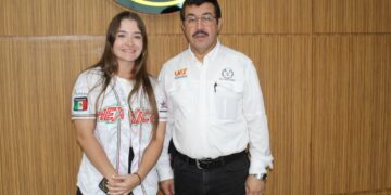 Felicita rector a Edith de Leija por sus éxitos en el béisbol internacional