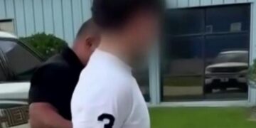 Estudiante de 13 años en Florida es detenido tras pedir en ChatGPT consejos para “matar a su amigo en clase”